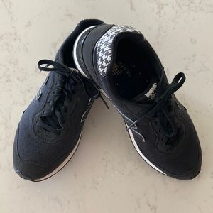 New Balance shoes women size 7.5 black with houndstooth pattern